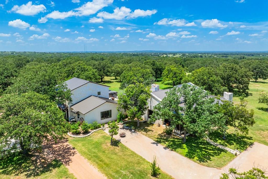 772 Luckenbach Rd, Fredericksburg, TX 78624