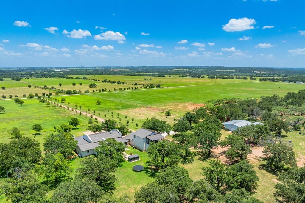 772 Luckenbach Rd, Fredericksburg, TX 78624