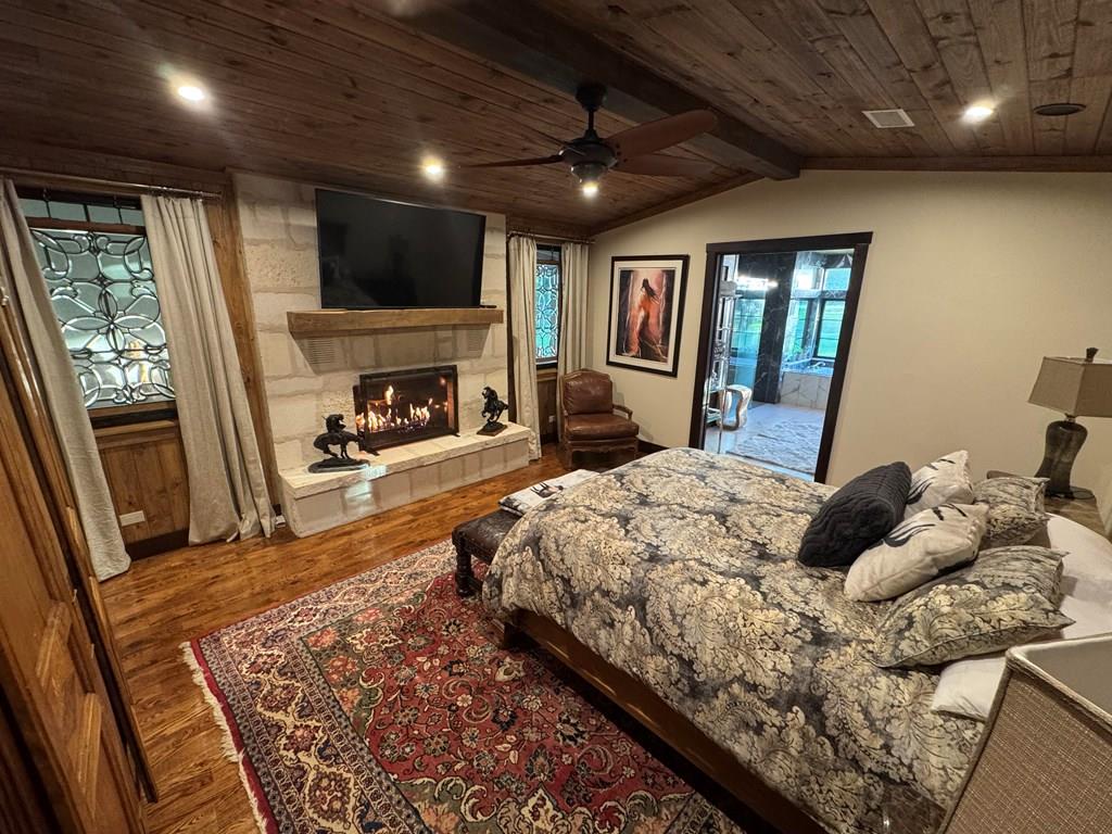 772 Luckenbach Rd, Fredericksburg, TX 78624