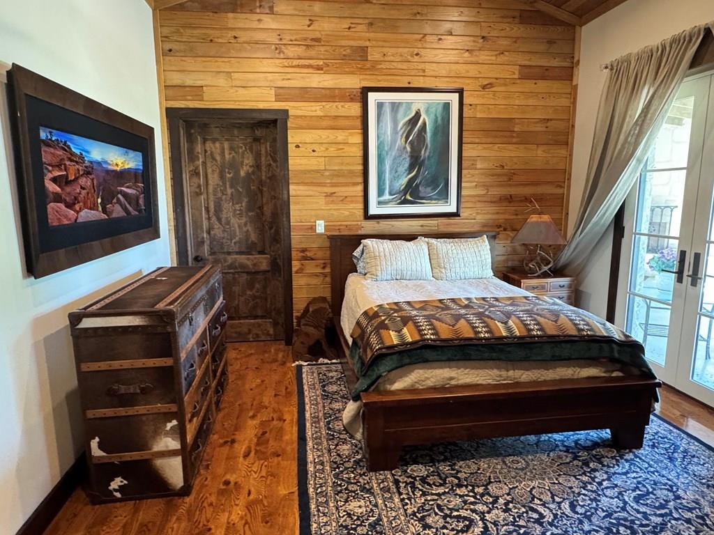 772 Luckenbach Rd, Fredericksburg, TX 78624