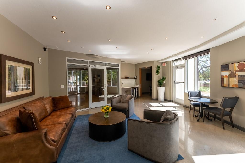 54 Rainey St # 1122, Austin, TX 78701