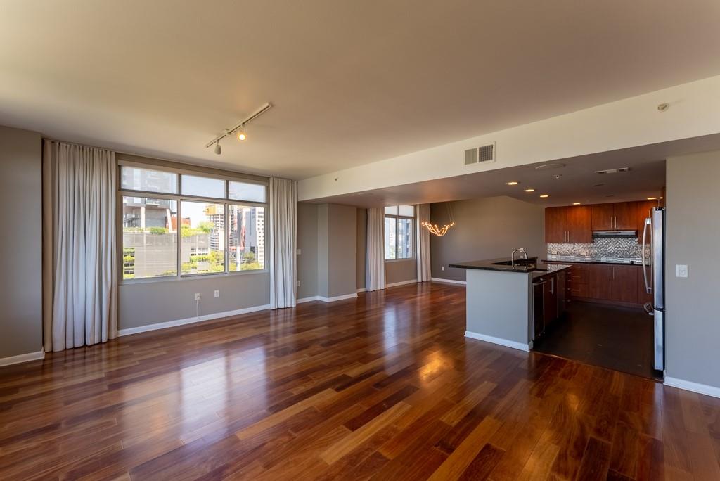 54 Rainey St # 1122, Austin, TX 78701