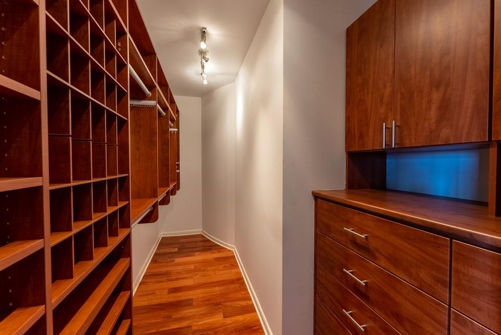 54 Rainey St # 1122, Austin, TX 78701