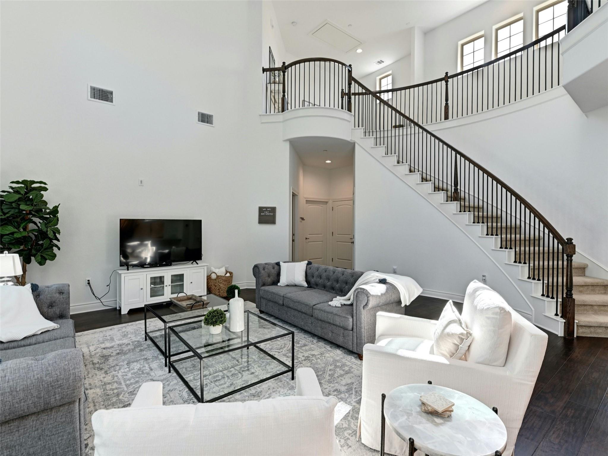 2400 Winsted Ln, Austin, TX 78703