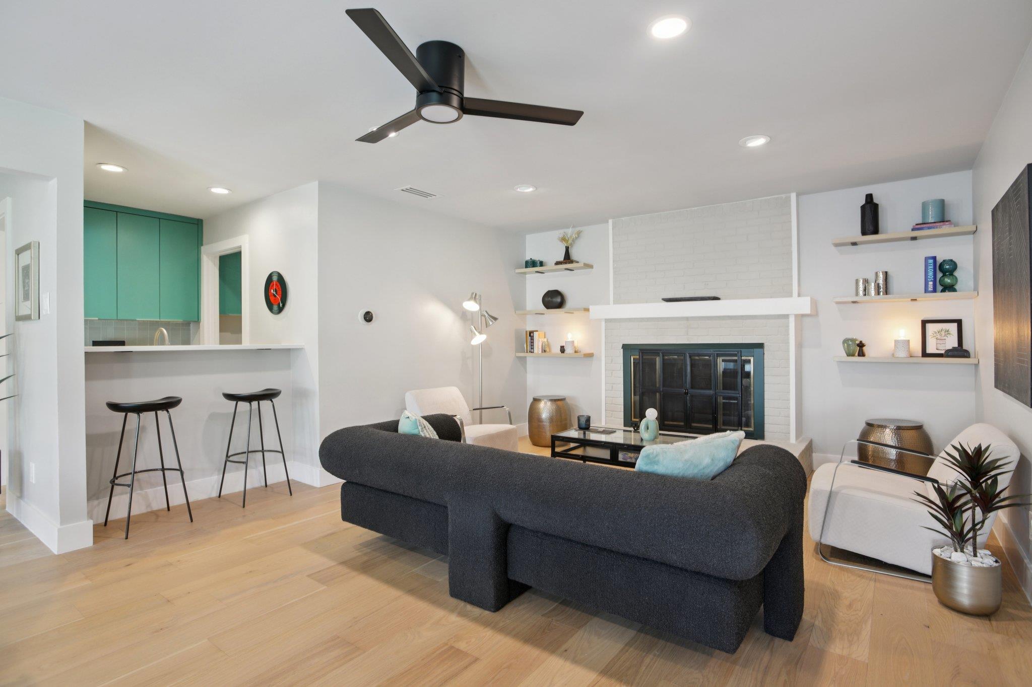 8704 Balcones Club Dr, Austin, TX 78750