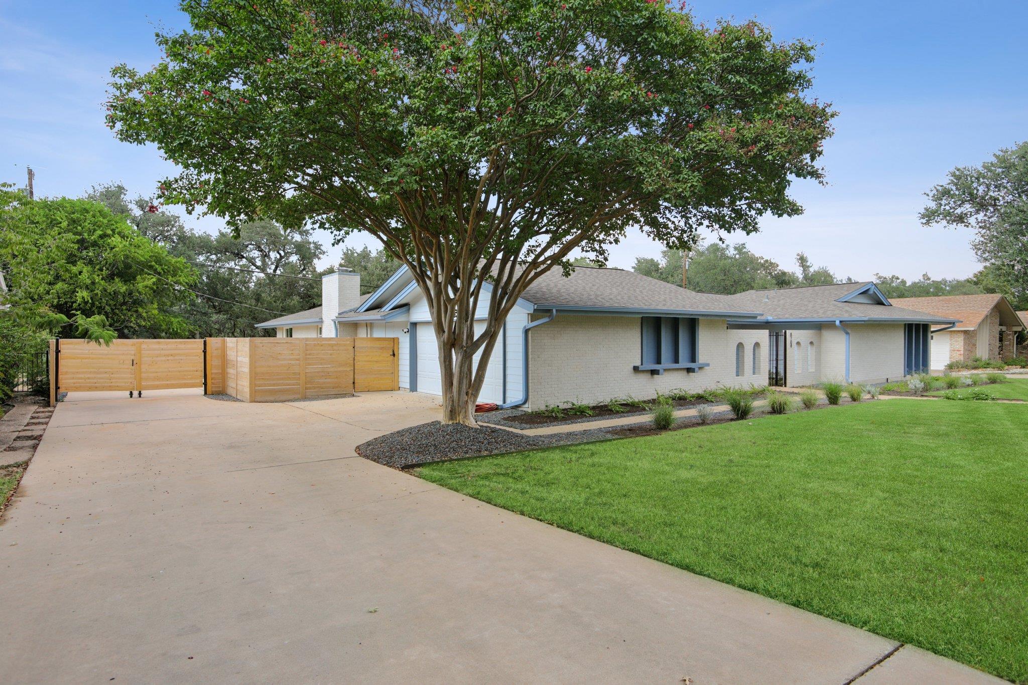 8704 Balcones Club Dr, Austin, TX 78750