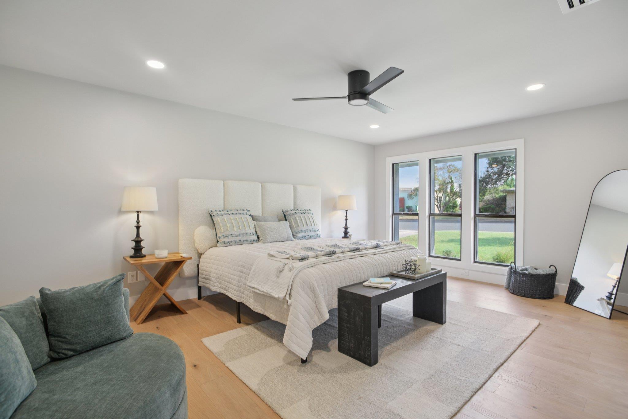 8704 Balcones Club Dr, Austin, TX 78750