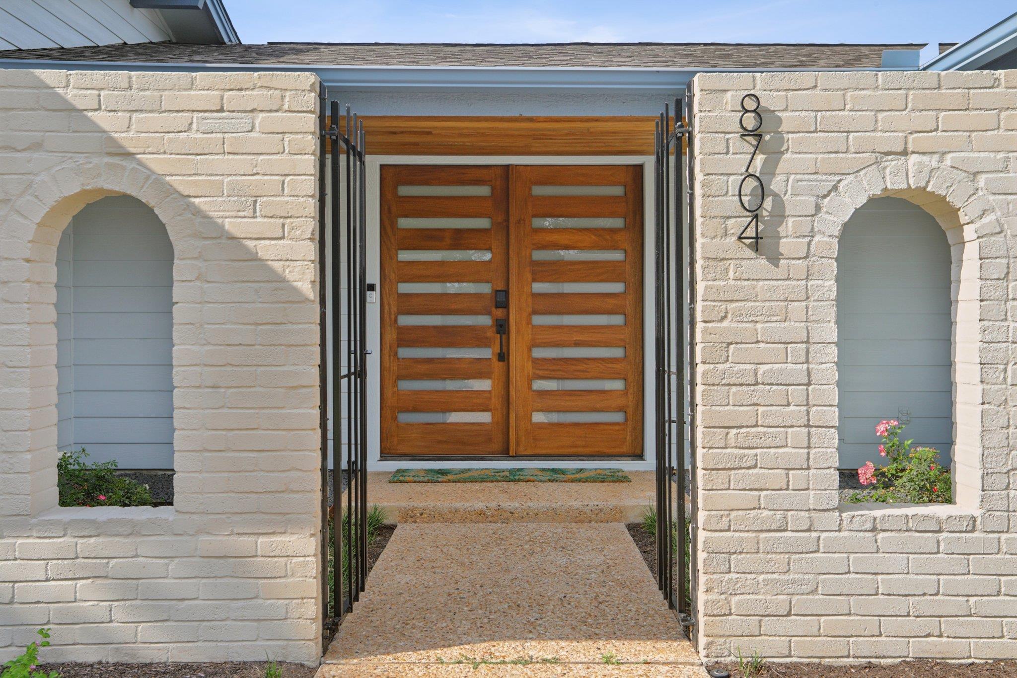 8704 Balcones Club Dr, Austin, TX 78750