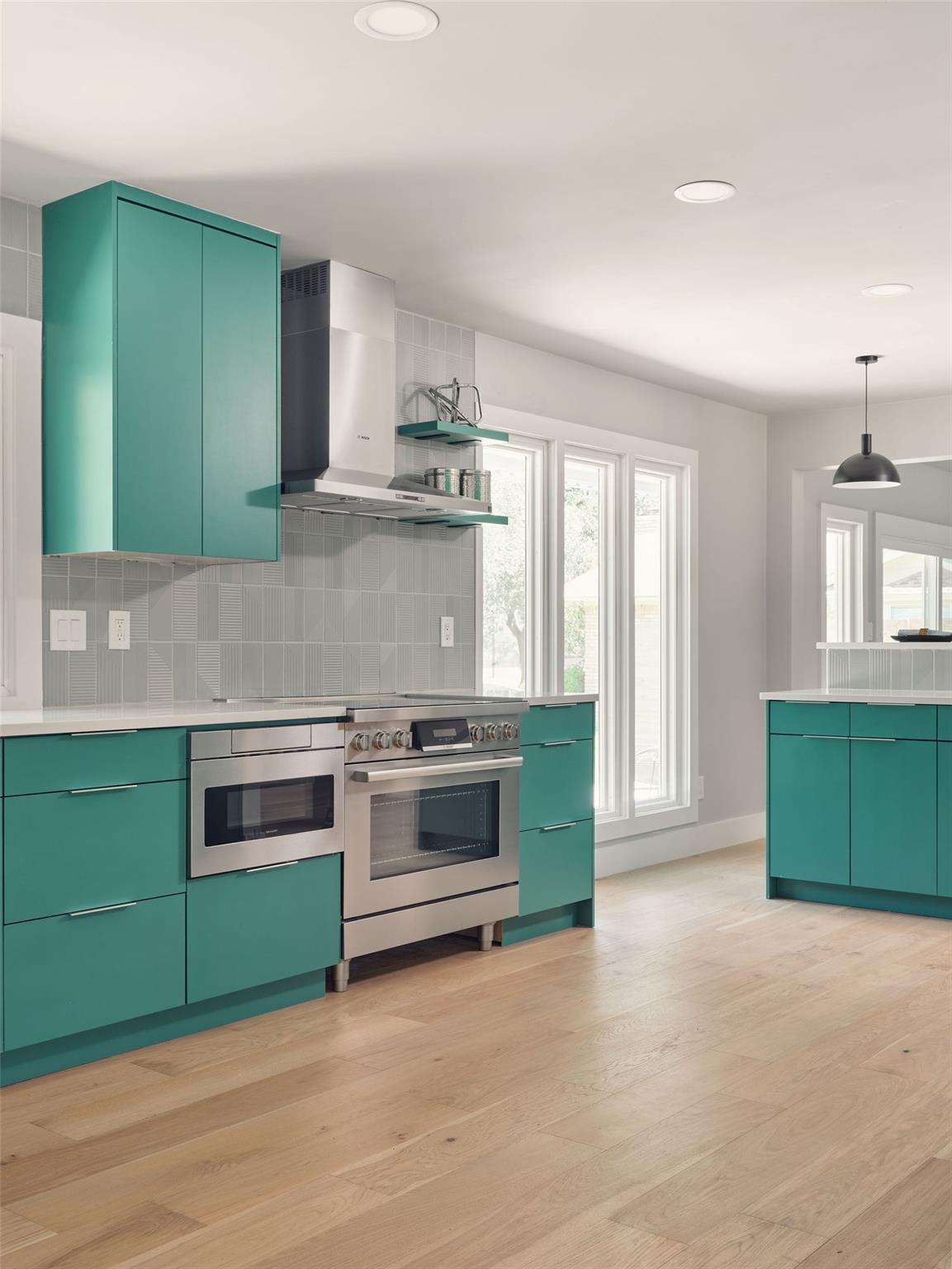 8704 Balcones Club Dr, Austin, TX 78750