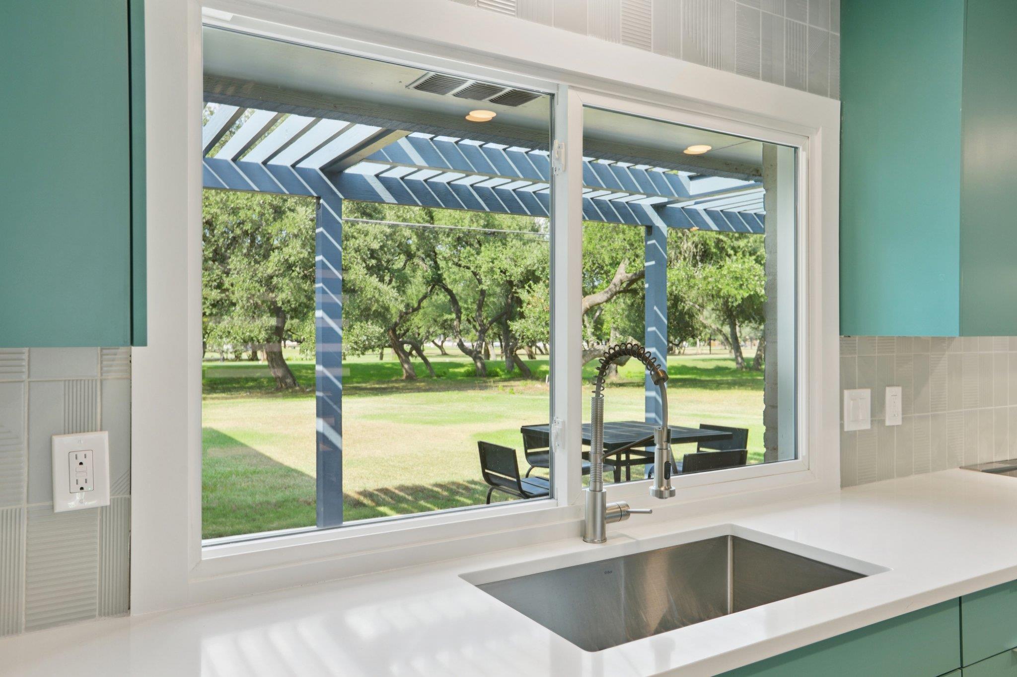 8704 Balcones Club Dr, Austin, TX 78750