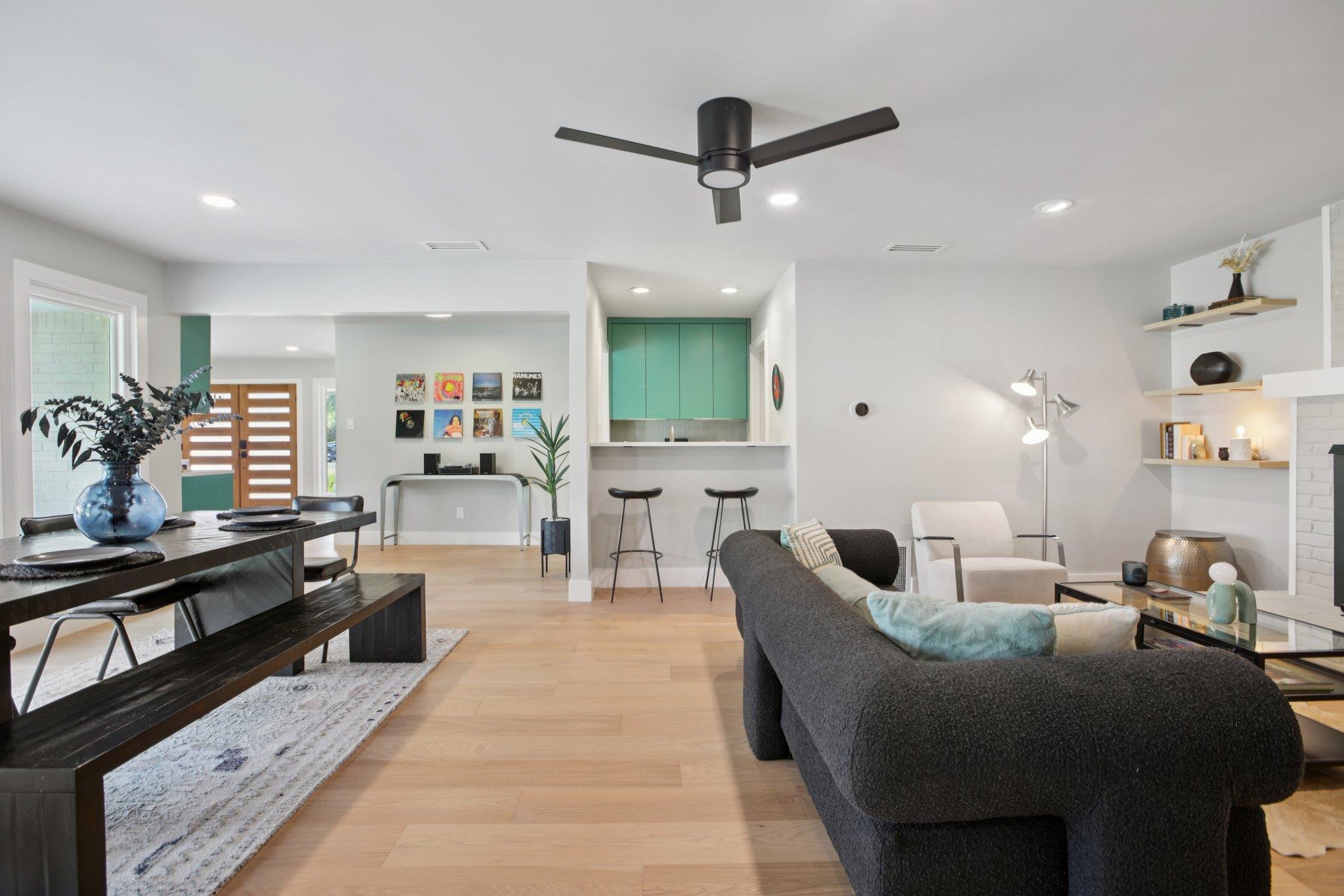 8704 Balcones Club Dr, Austin, TX 78750