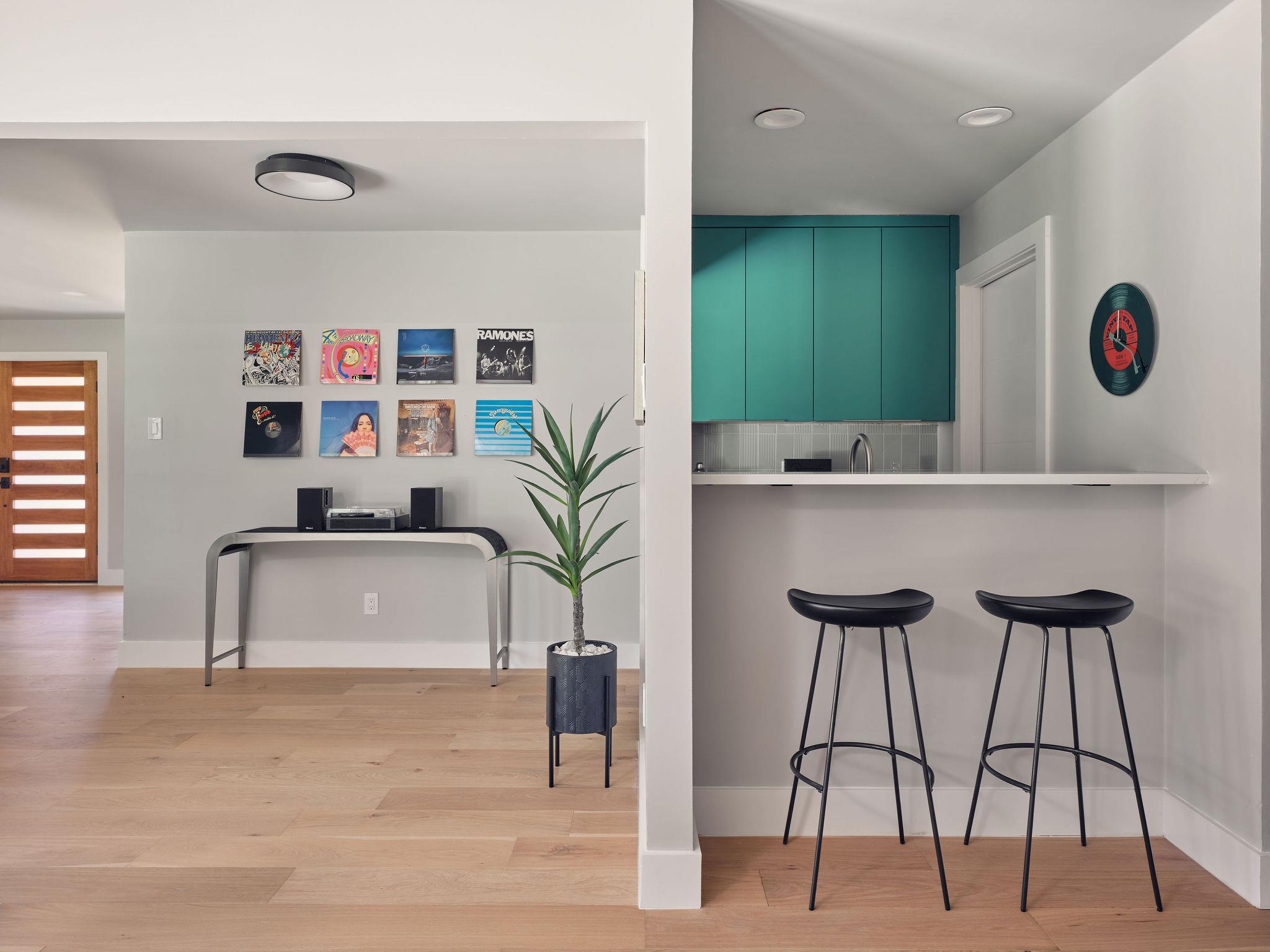 8704 Balcones Club Dr, Austin, TX 78750