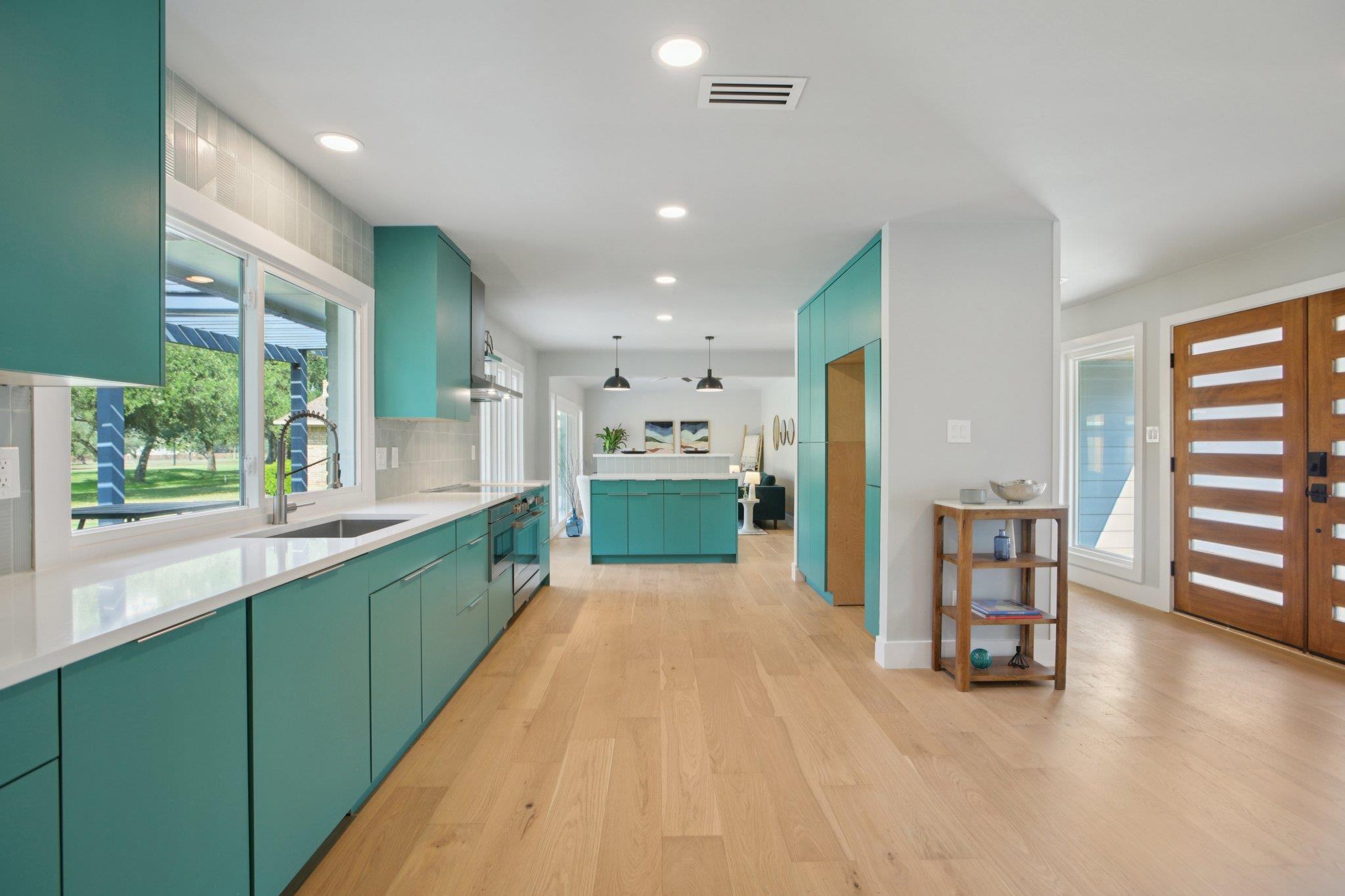 8704 Balcones Club Dr, Austin, TX 78750