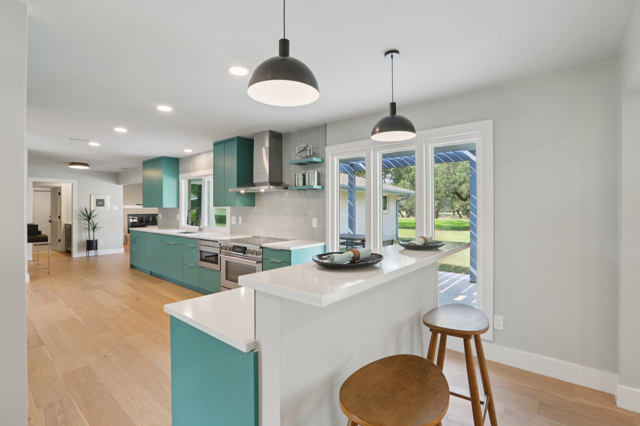 8704 Balcones Club Dr, Austin, TX 78750