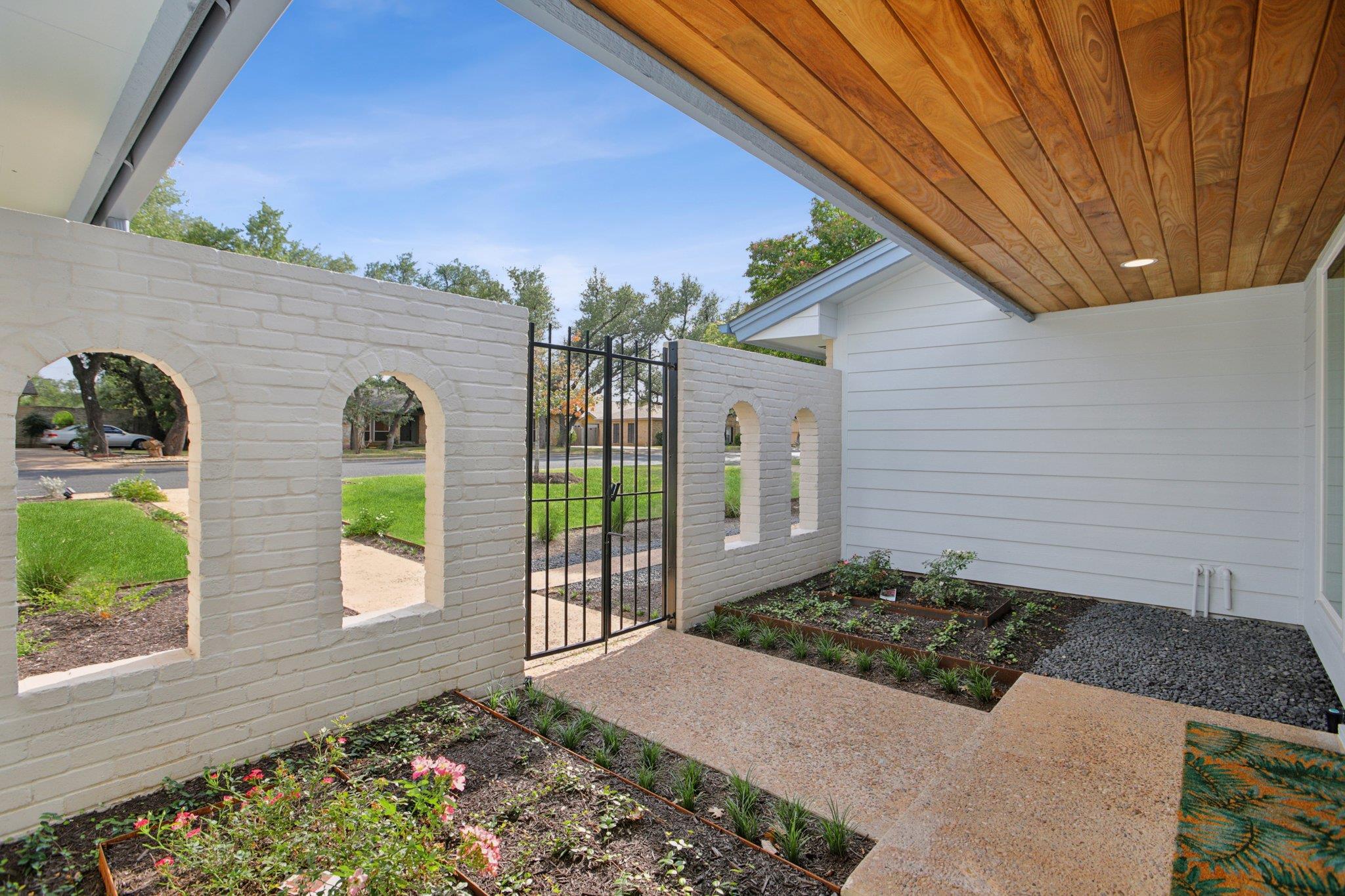 8704 Balcones Club Dr, Austin, TX 78750