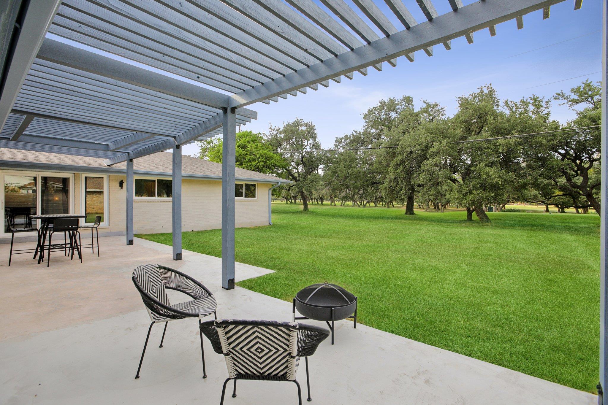8704 Balcones Club Dr, Austin, TX 78750