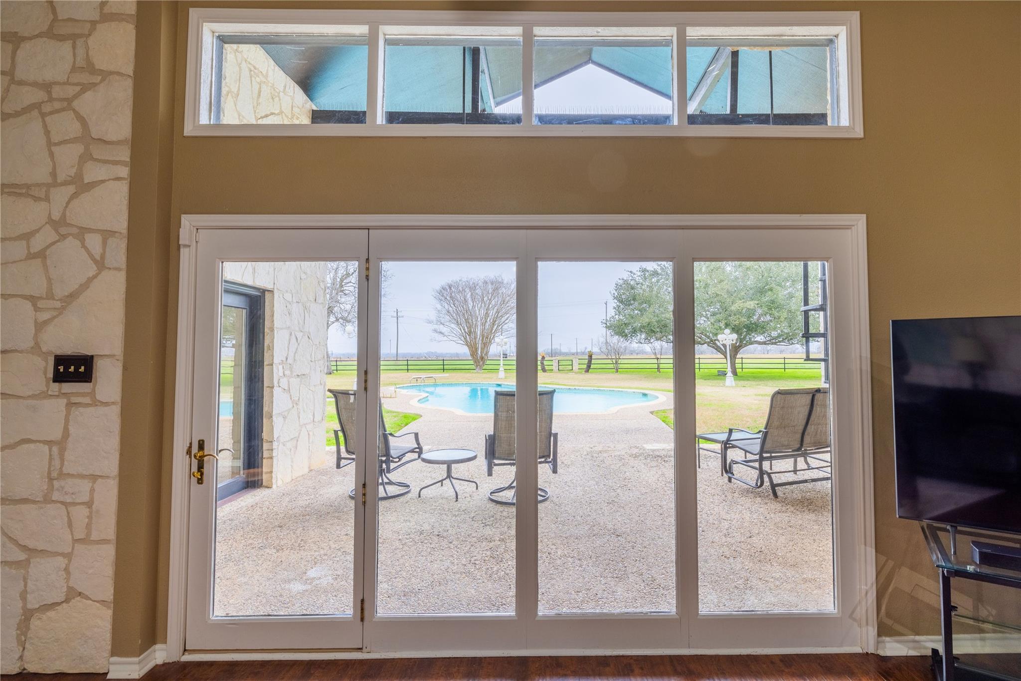 1460 E State Highway 87, Nixon, TX 78140