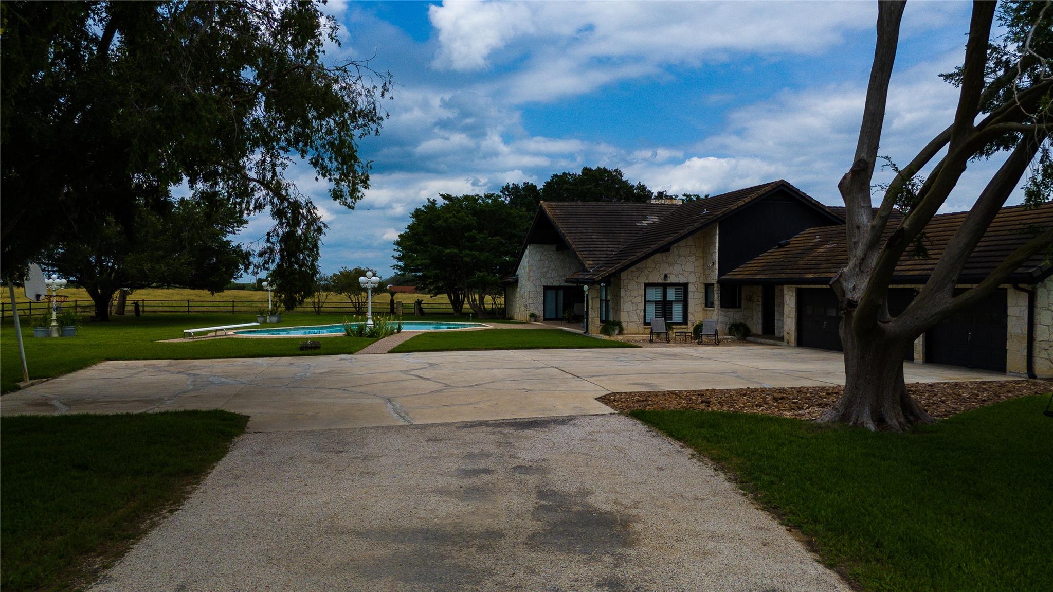 1460 E State Highway 87, Nixon, TX 78140