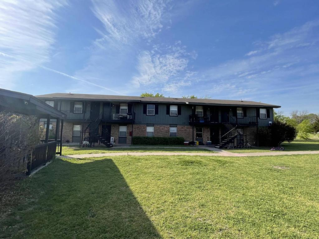 2700 Sunny Ln # 5, Taylor, TX 76574