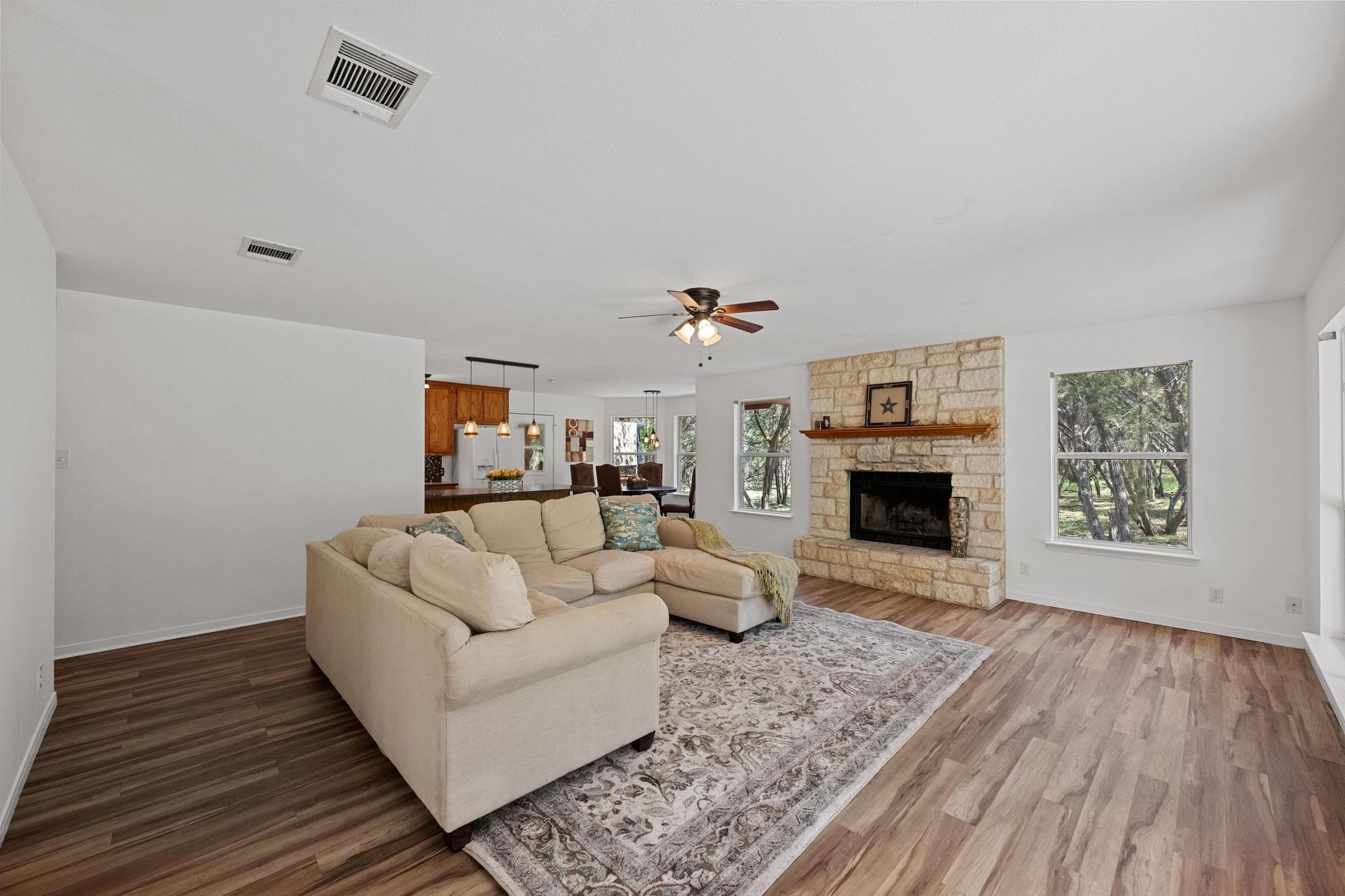 4207 Deer Trl, Spicewood, TX 78669