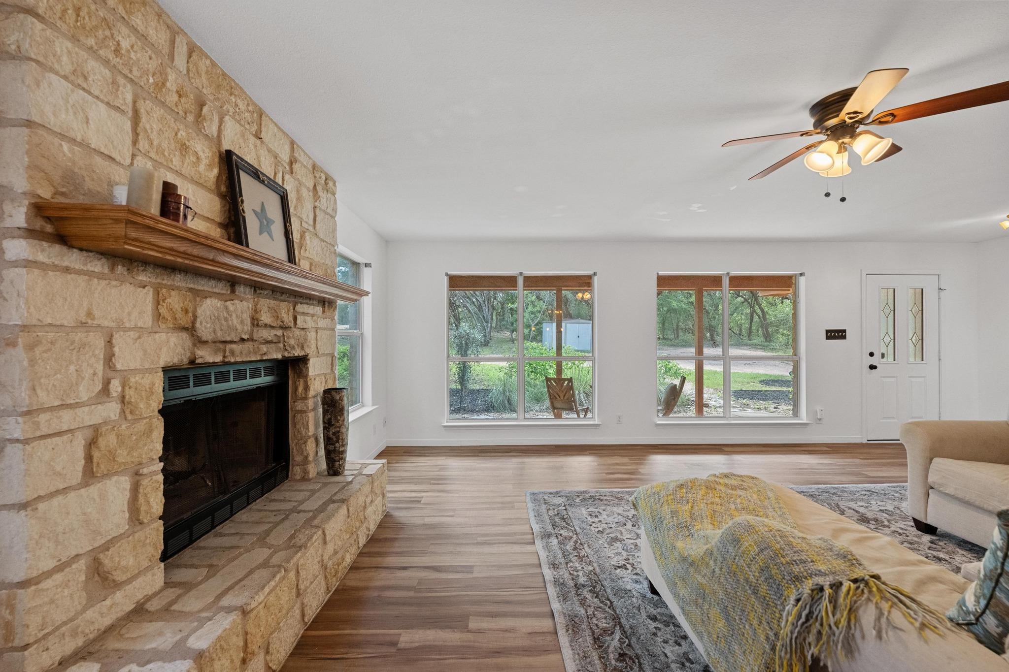 4207 Deer Trl, Spicewood, TX 78669