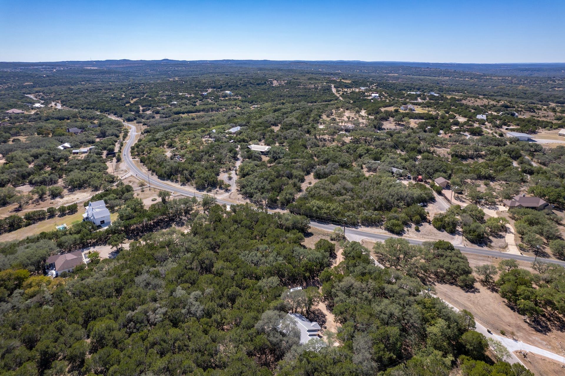 4207 Deer Trl, Spicewood, TX 78669