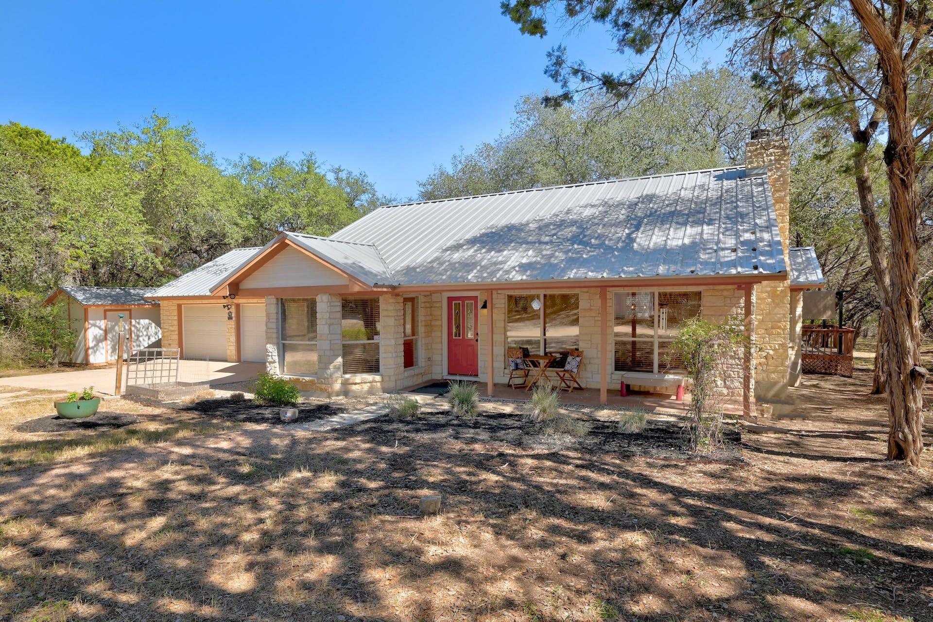 4207 Deer Trl, Spicewood, TX 78669
