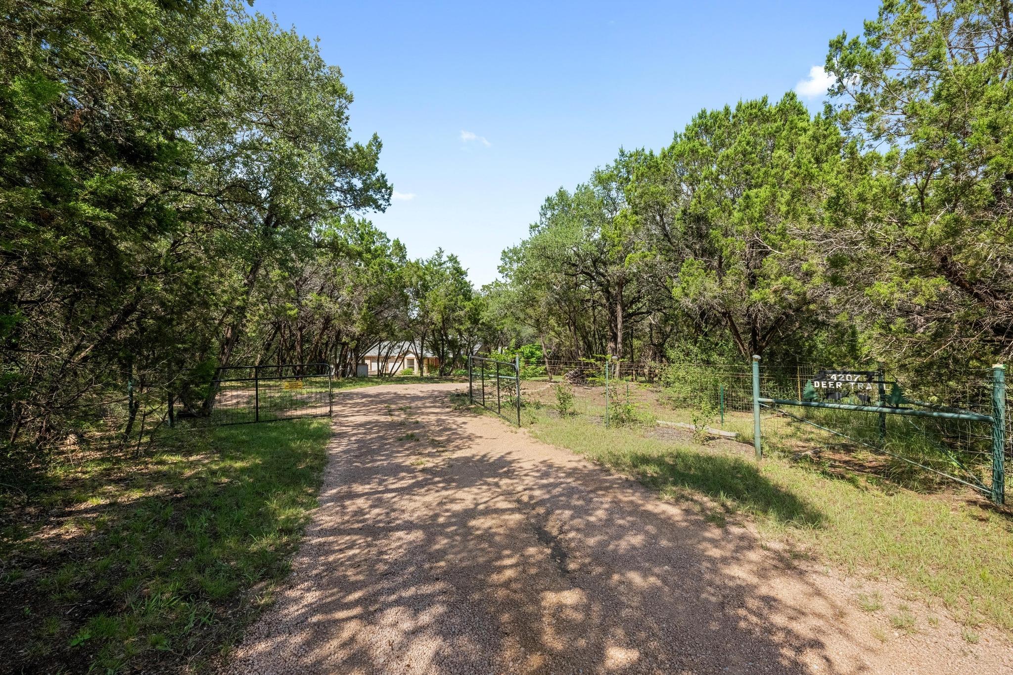 4207 Deer Trl, Spicewood, TX 78669