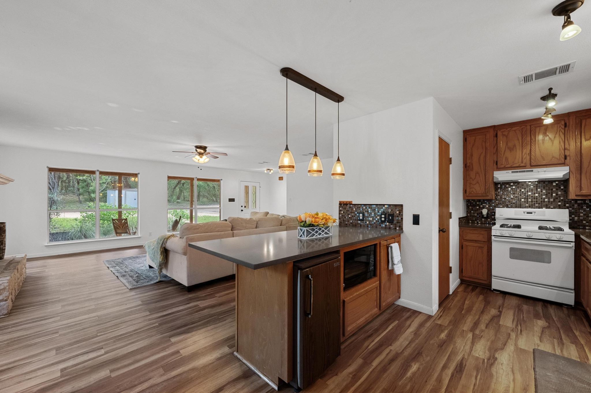 4207 Deer Trl, Spicewood, TX 78669