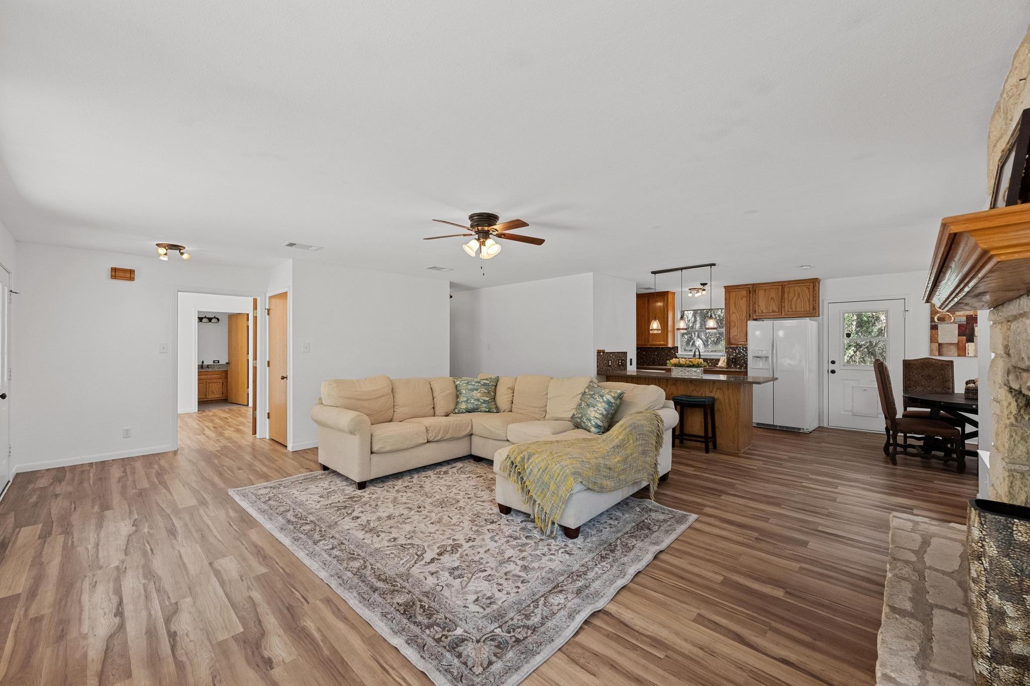 4207 Deer Trl, Spicewood, TX 78669