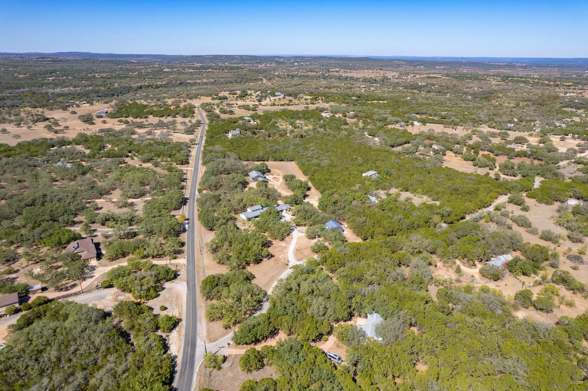 4207 Deer Trl, Spicewood, TX 78669
