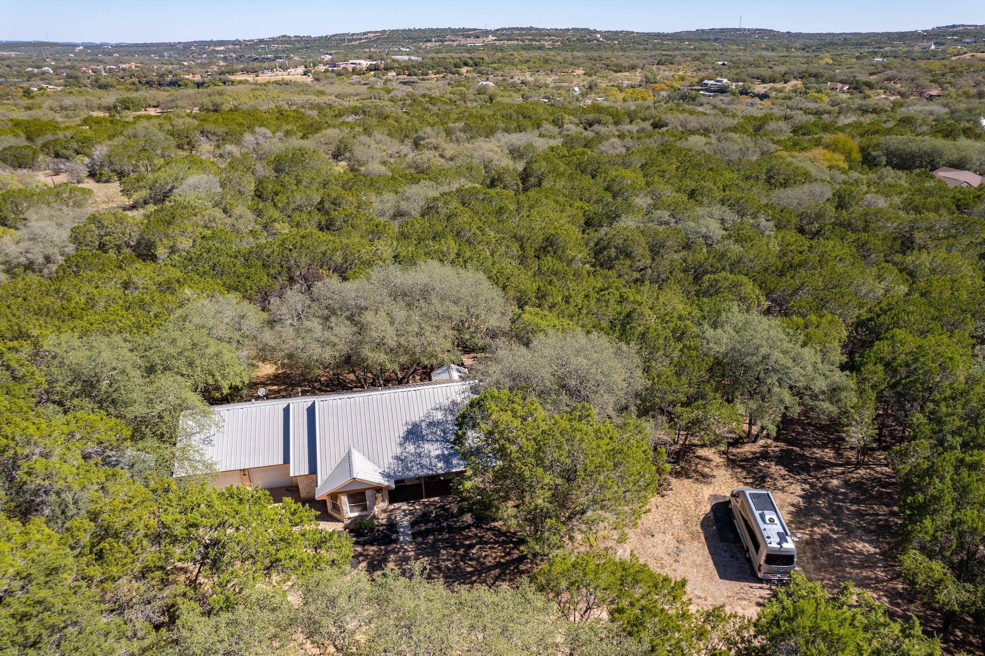 4207 Deer Trl, Spicewood, TX 78669