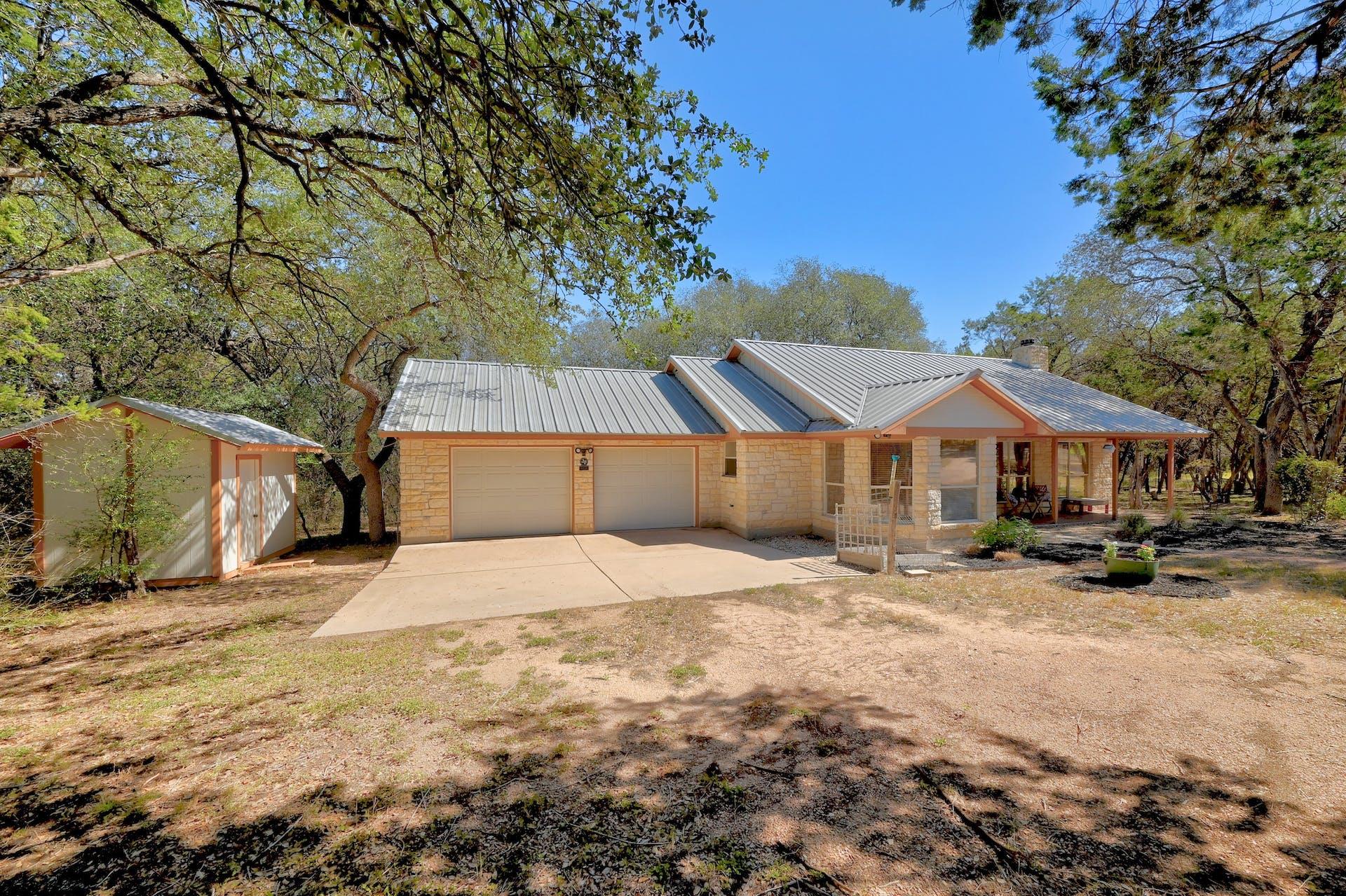 4207 Deer Trl, Spicewood, TX 78669