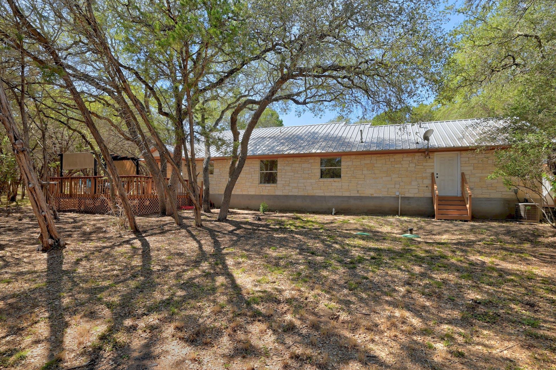 4207 Deer Trl, Spicewood, TX 78669