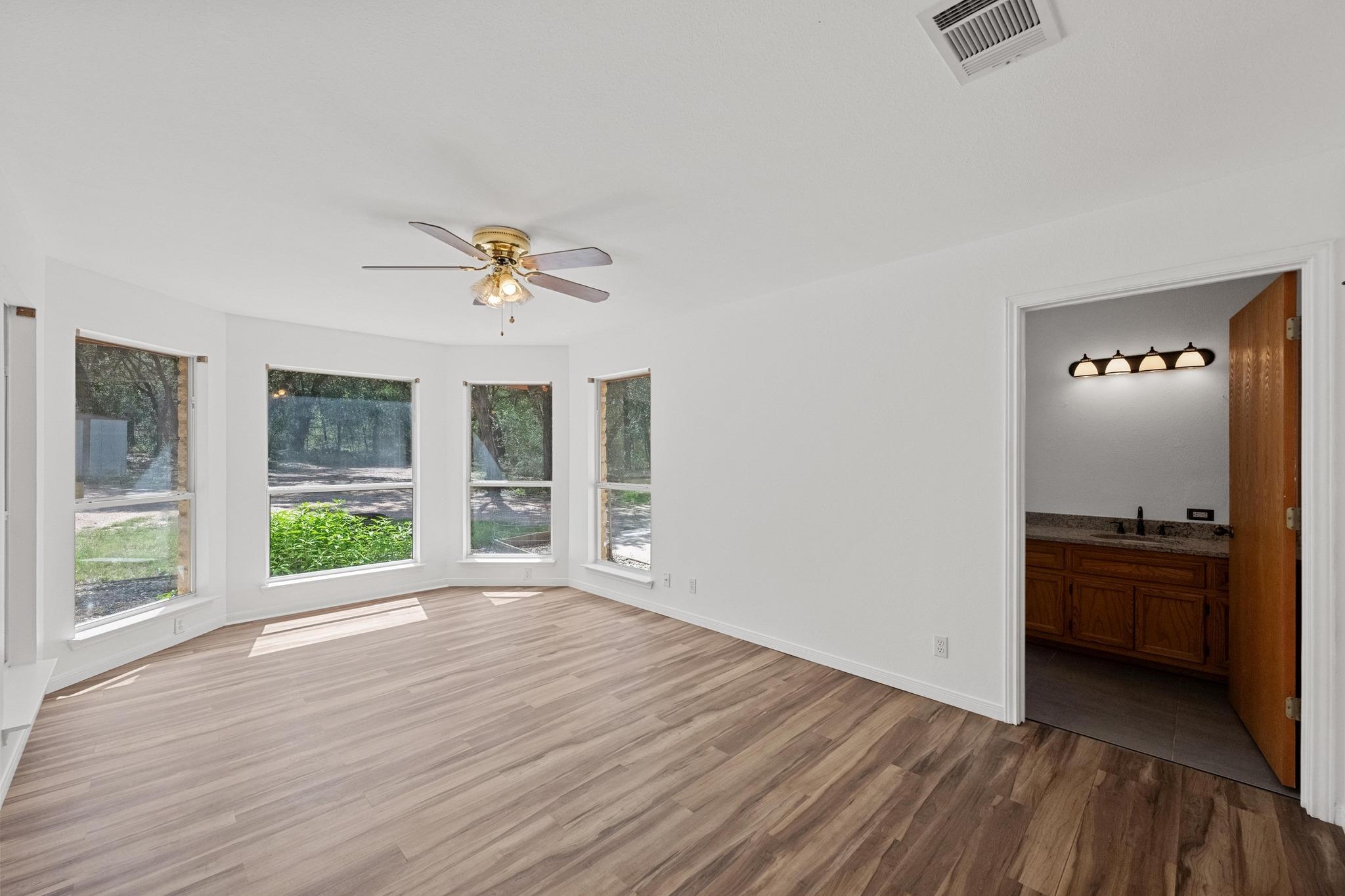 4207 Deer Trl, Spicewood, TX 78669