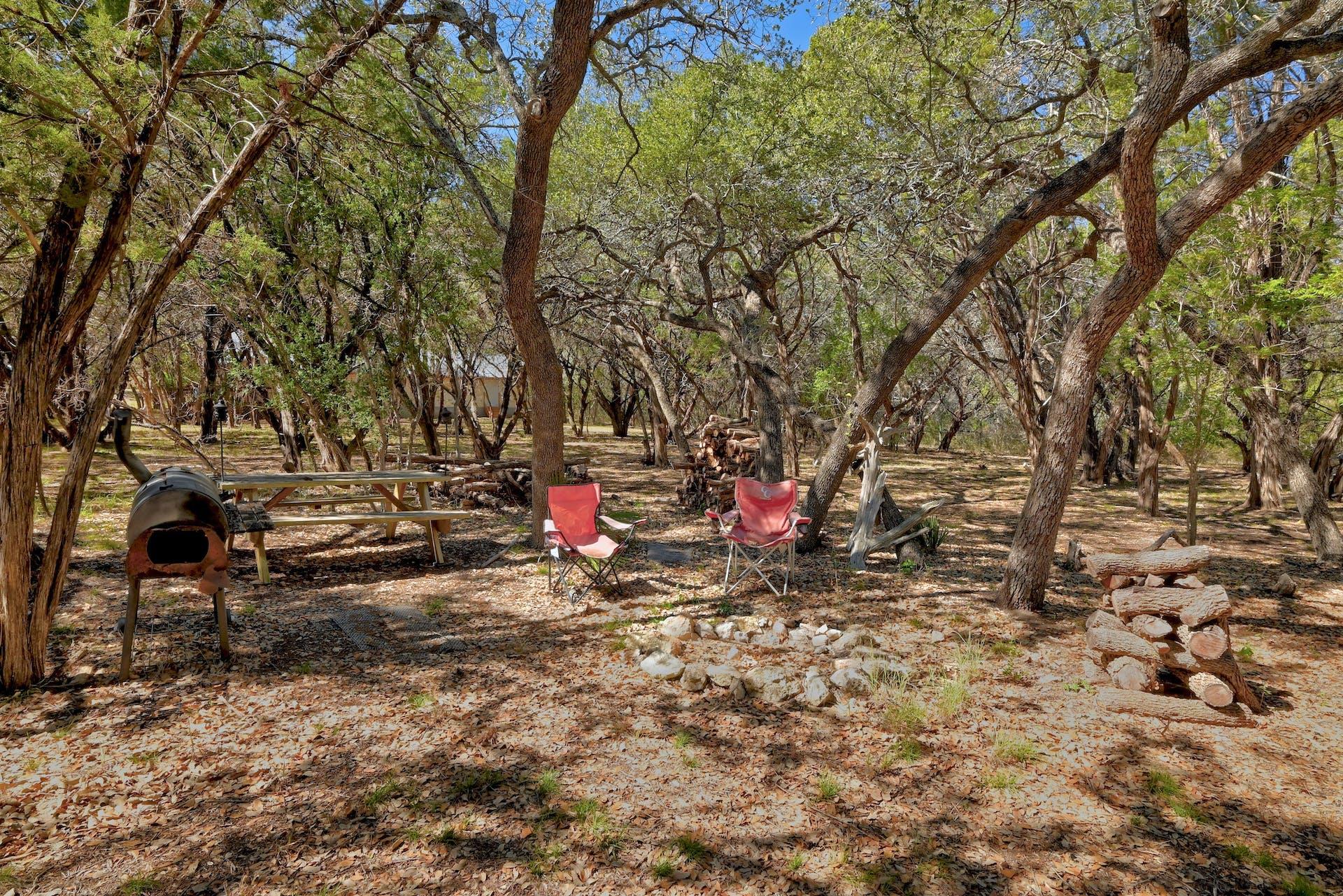 4207 Deer Trl, Spicewood, TX 78669