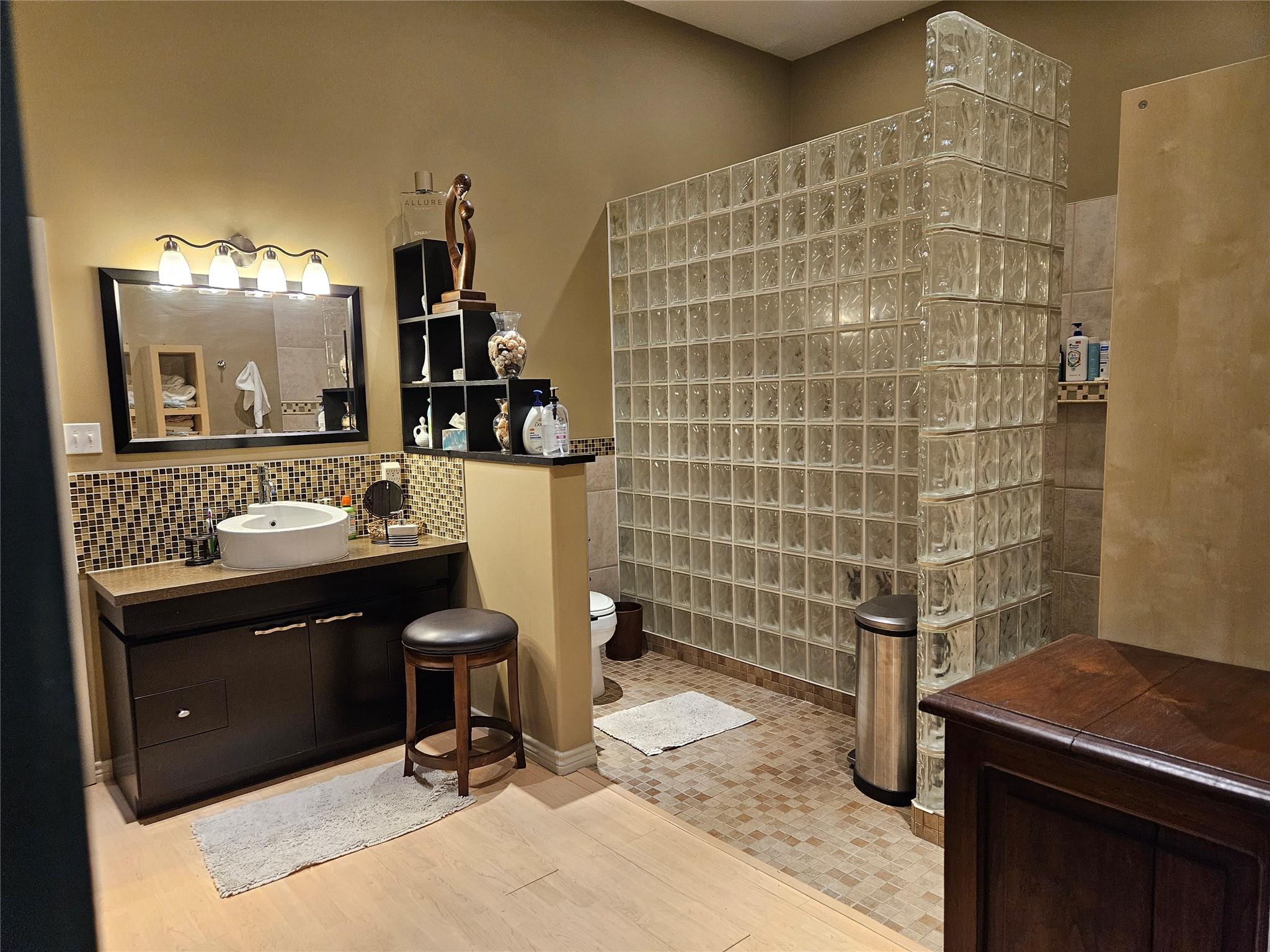 21201 Kathy Ln, Spicewood, TX 78669