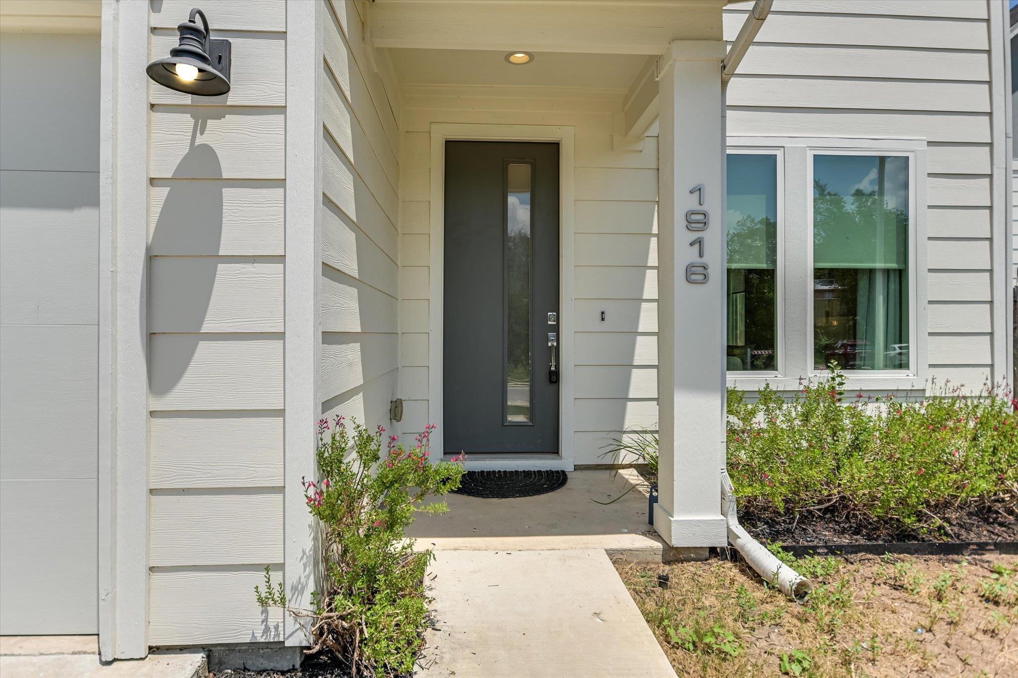 1916 Bunche Rd, Austin, TX 78721