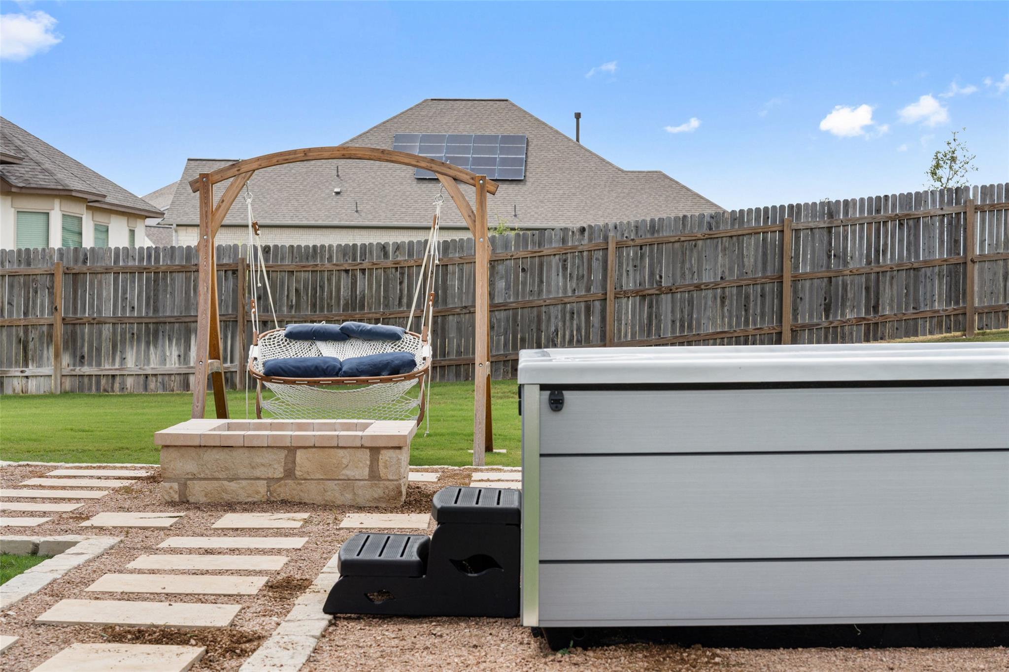 165 Lunar Loop, Dripping Springs, TX 78737