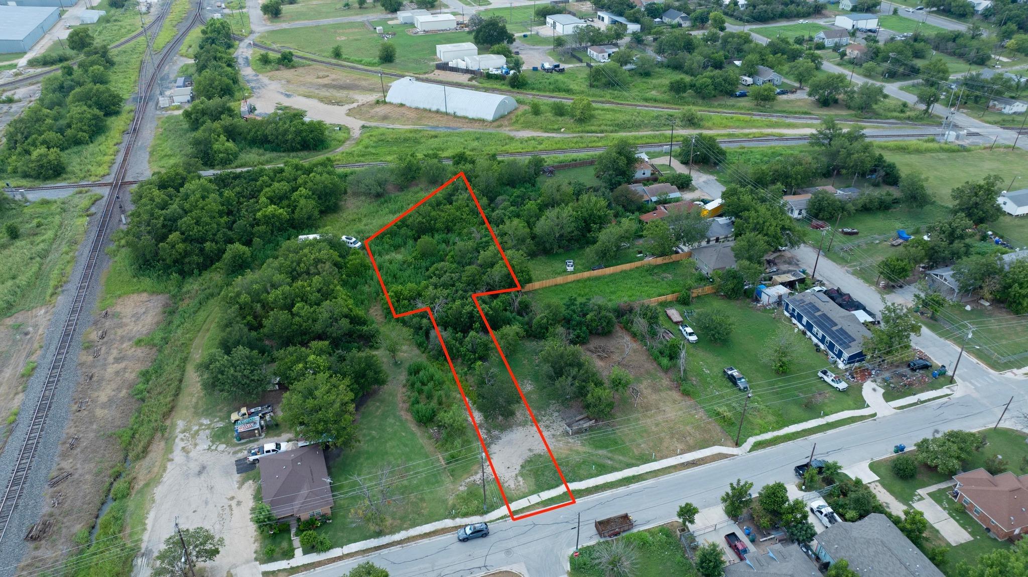 107 N Robinson St, Taylor, TX 76574