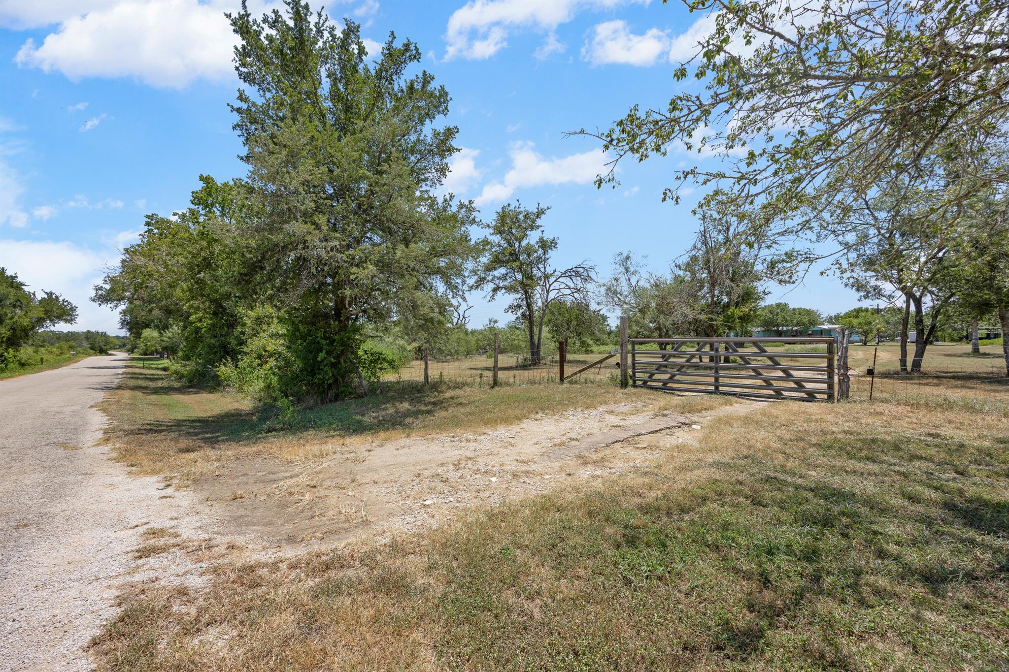 147 Community Center Rd, Rosanky, TX 78953