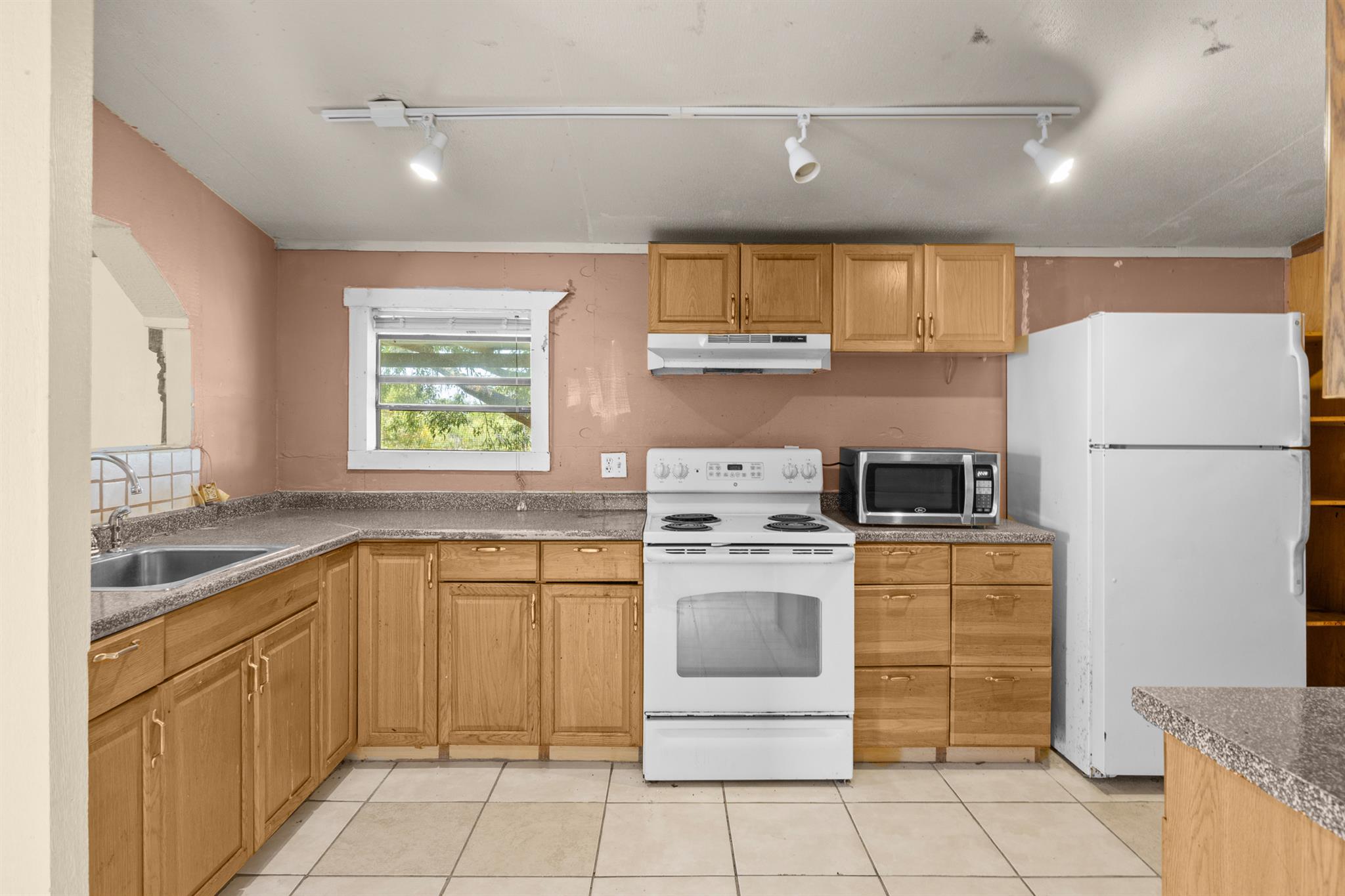 147 Community Center Rd, Rosanky, TX 78953