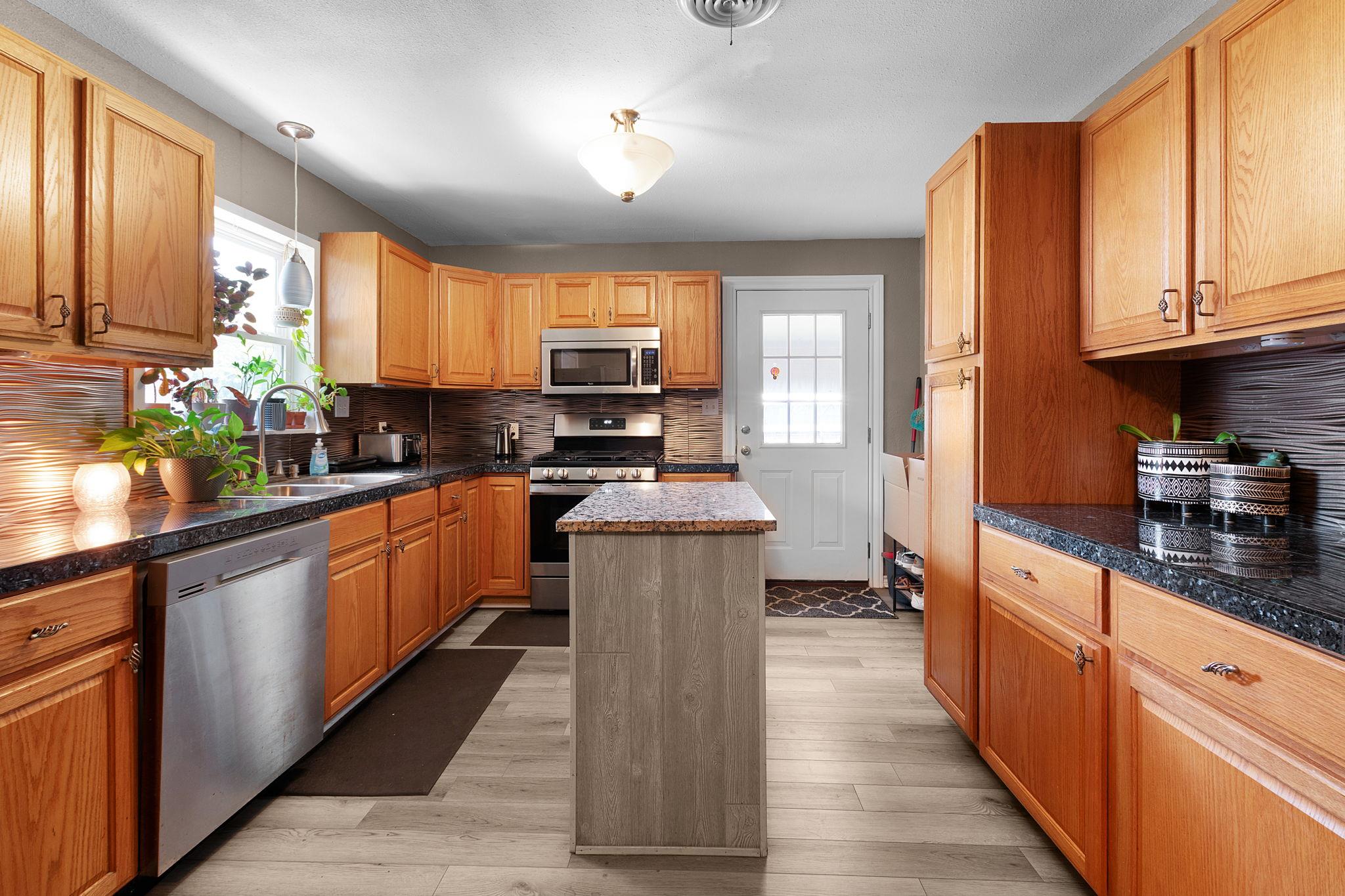 209 E Live Oak St, Burnet, TX 78611