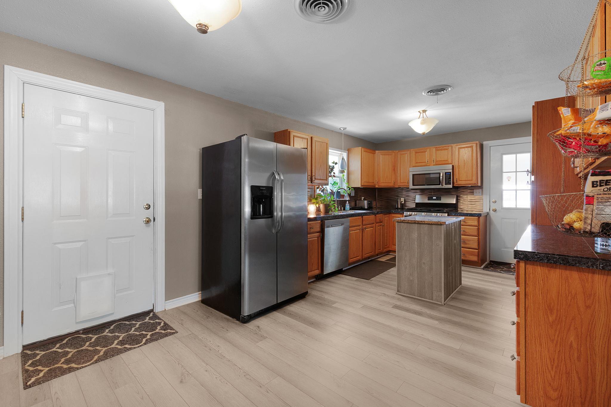 209 E Live Oak St, Burnet, TX 78611