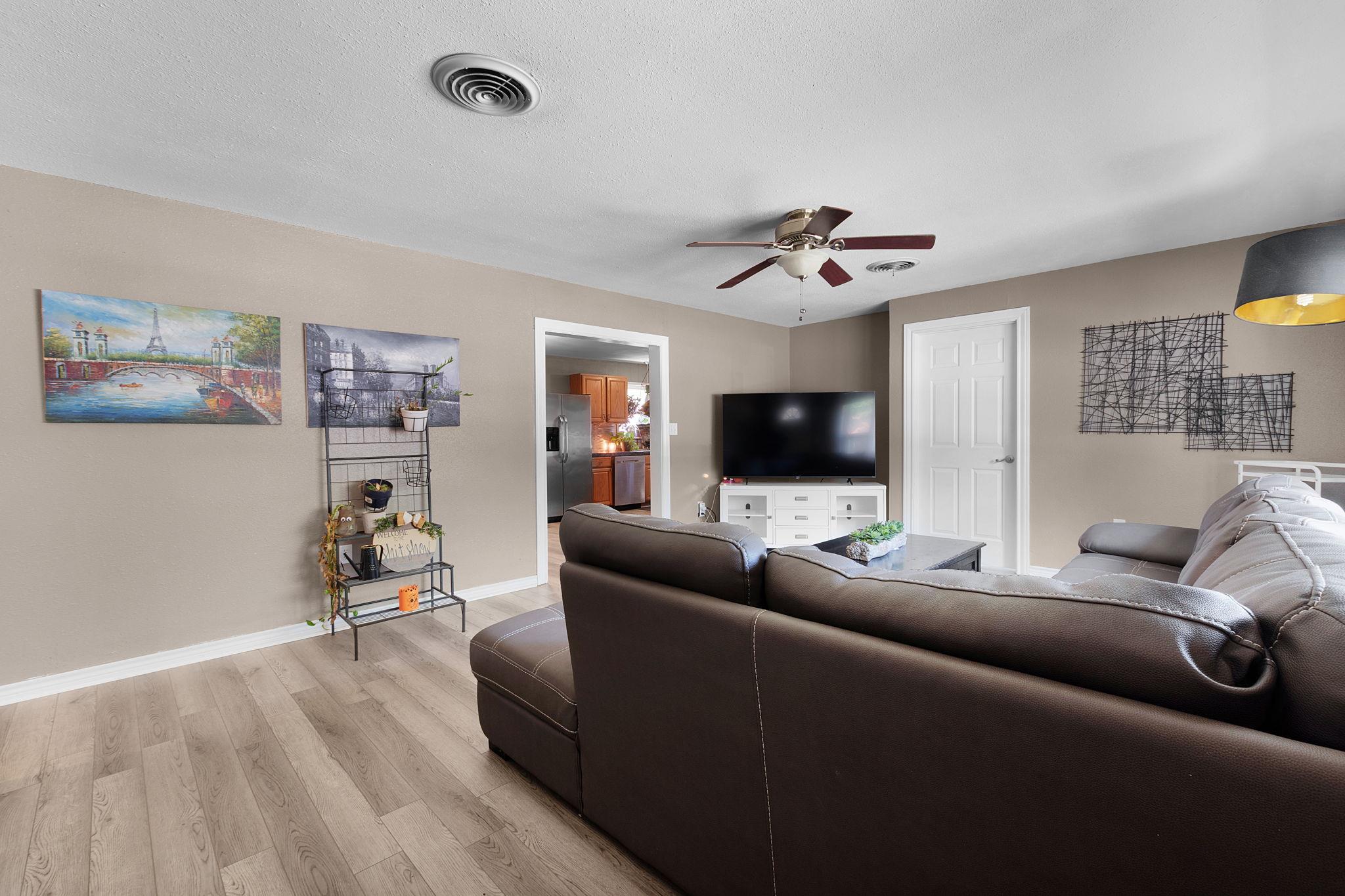 209 E Live Oak St, Burnet, TX 78611