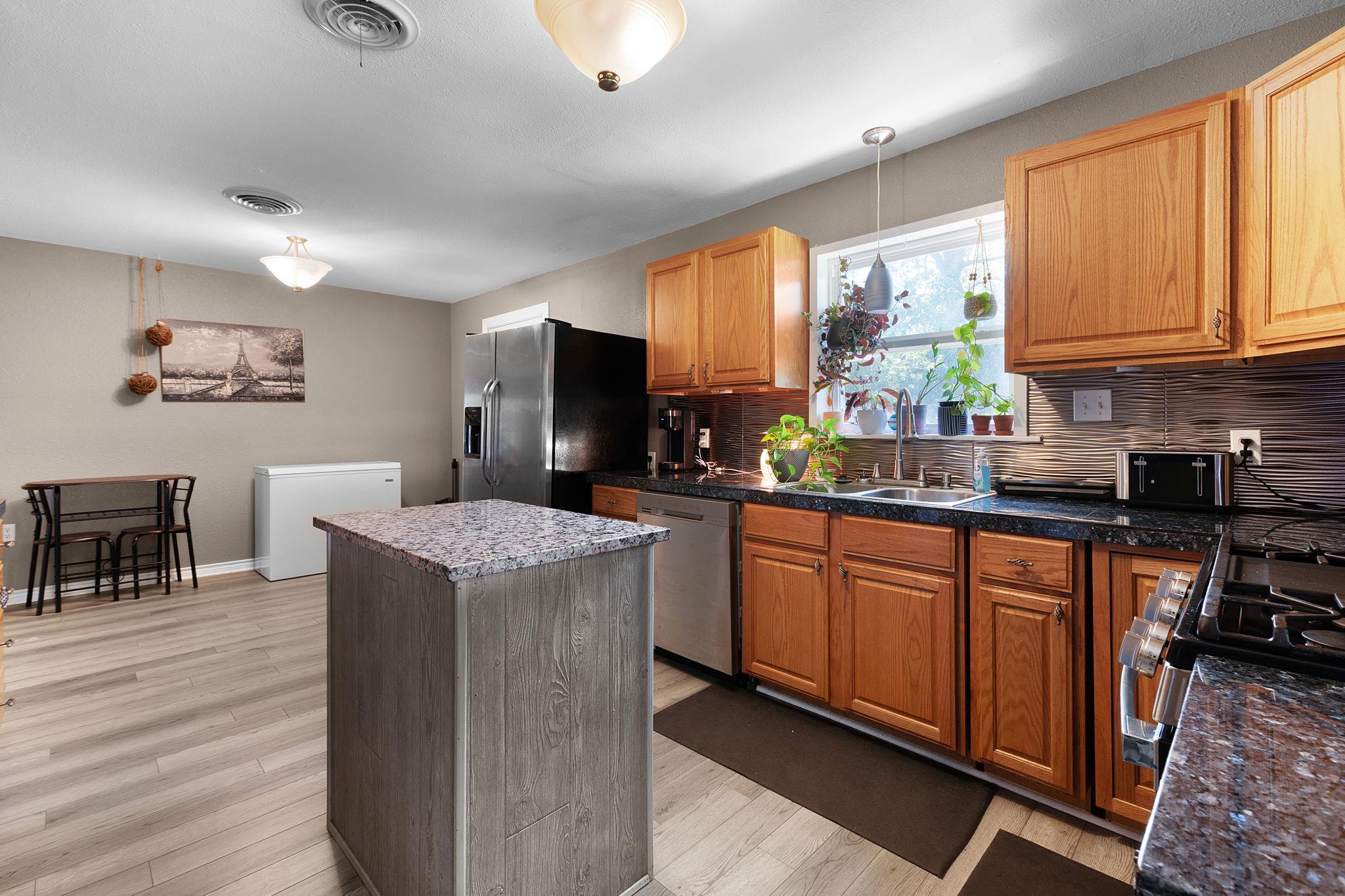 209 E Live Oak St, Burnet, TX 78611