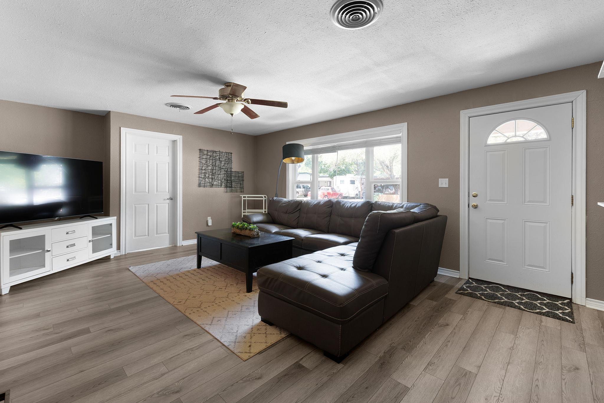 209 E Live Oak St, Burnet, TX 78611