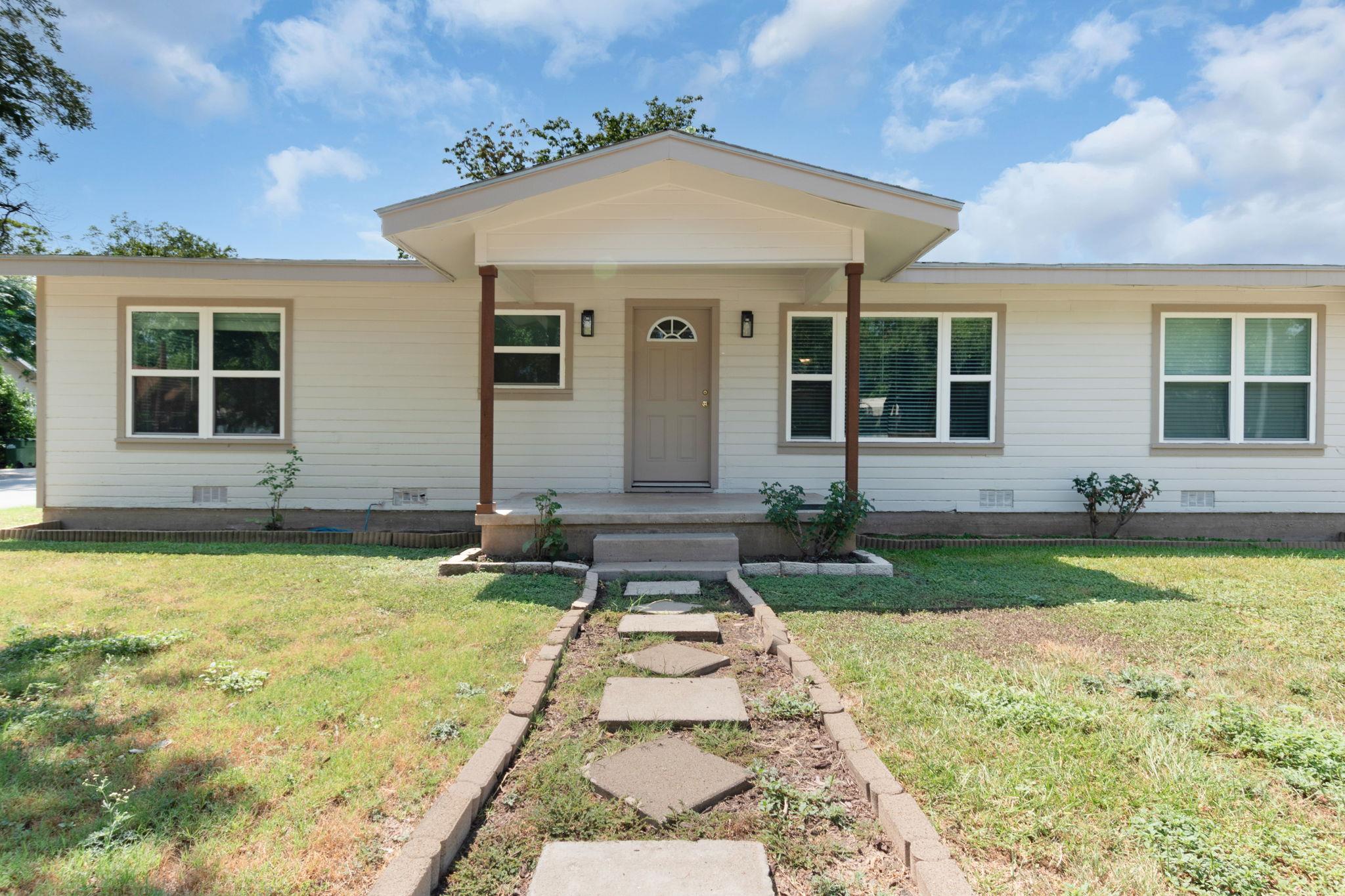 209 E Live Oak St, Burnet, TX 78611