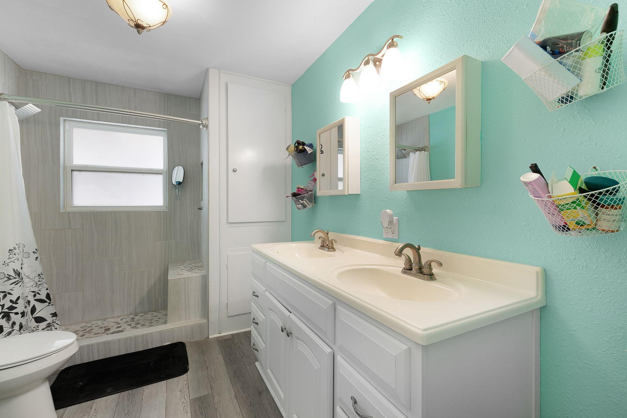 209 E Live Oak St, Burnet, TX 78611