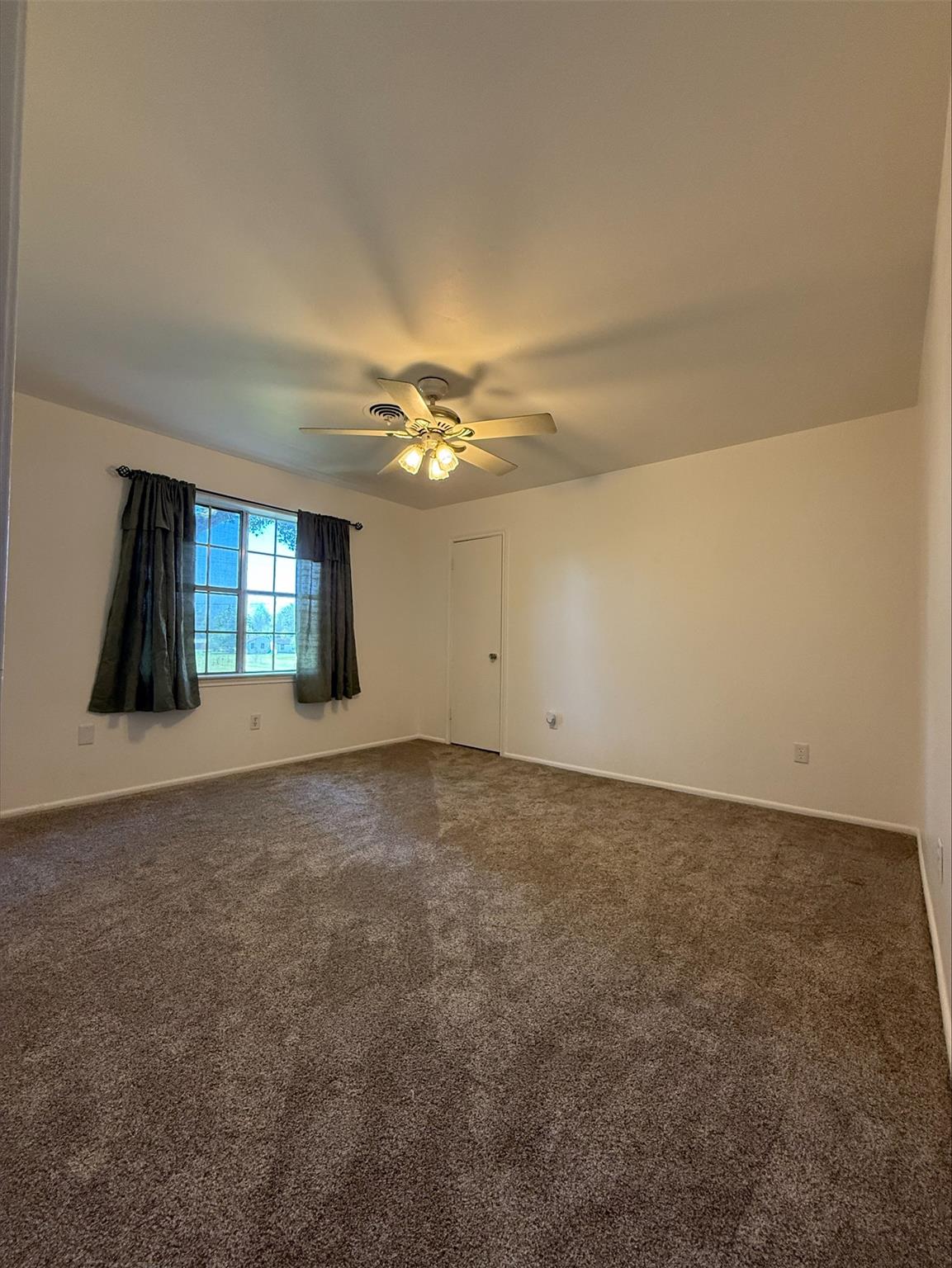 905 Center St, El Campo, TX 77437